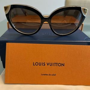 Louis Vuitton Sunglasses Like New Brown/Gold
